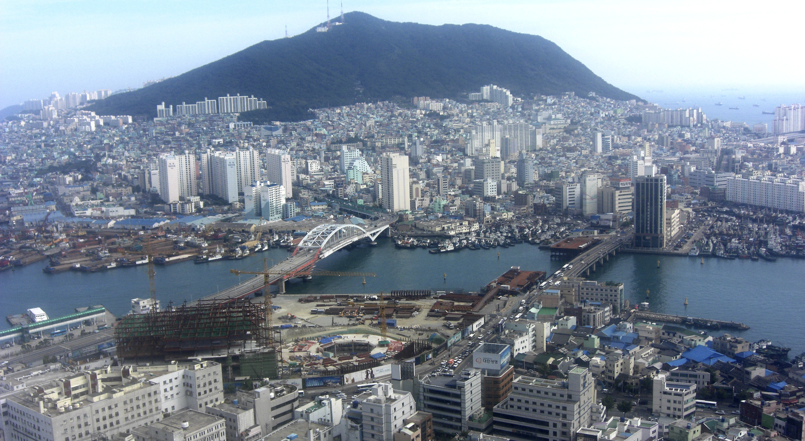 Busan, South Korea_CC_Mark & Emma Hambleton_WEB