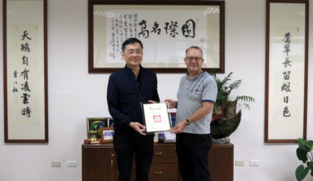 NDHU-CIS president Han-Chieh Chao and U of O professor Scott Simon