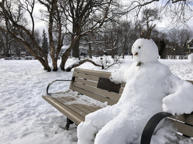 Sitting snowman