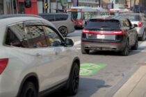 Traffic on Rideau street right over the bike lane.