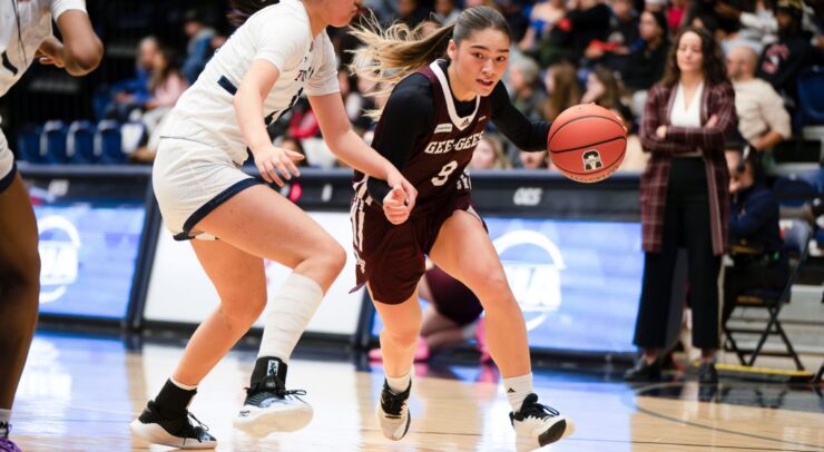 Natsuki Szczokin driving past a U of T defender