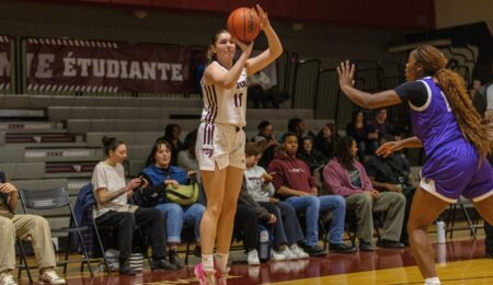 bailey russell shoots a three