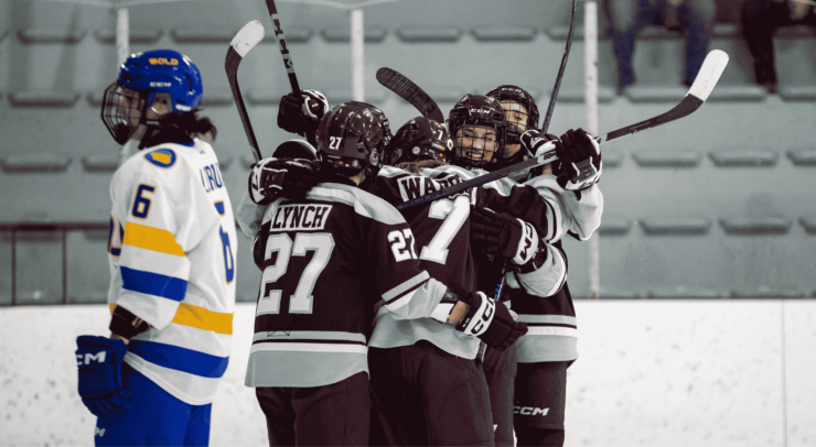 geegees hockey team celebrates